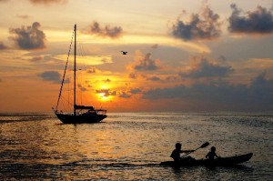 Sonnenuntergang auf ein em Segelboot in Los Roques