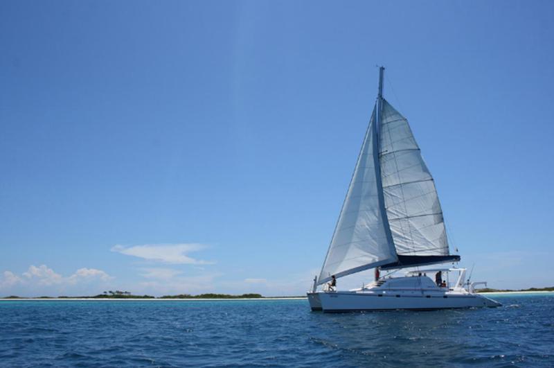 Mit dem Katamaran Double Eagle 2 in Los Roques segeln